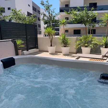 Superior With Private Jacuzzi 公寓 *